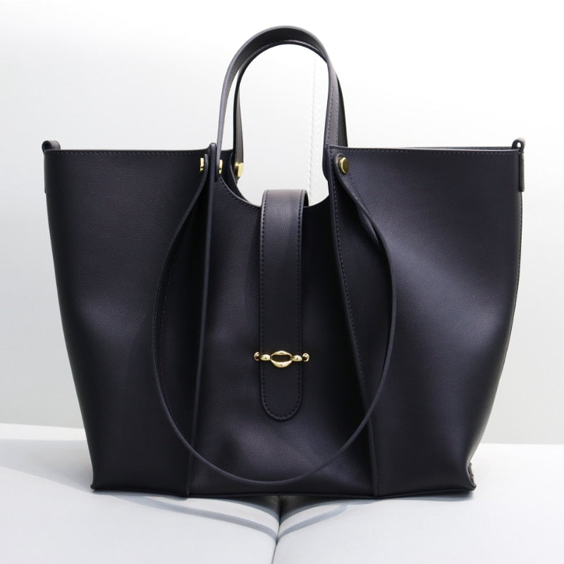 Abagale | Väska i äkta läder - Svart - Handbags - Trenday