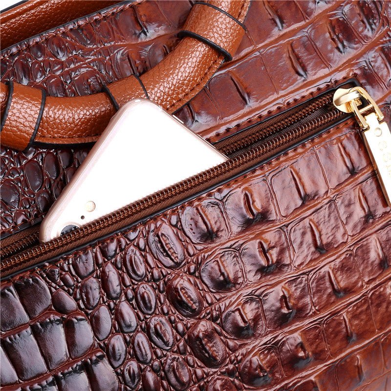 LuxeCroco™ - Lyxiga handväskor för kvinnor - - - old woman - Trenday
